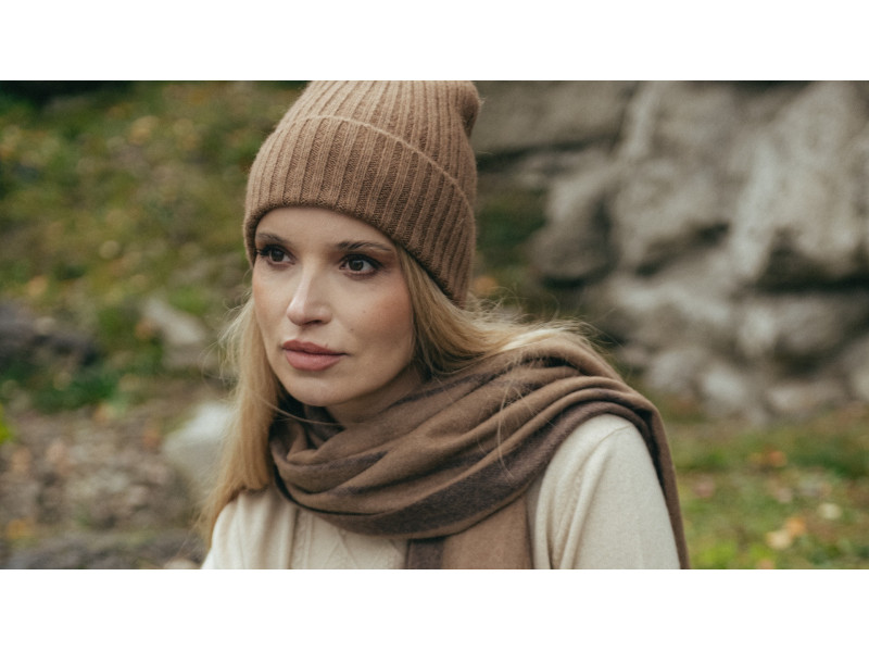 Velbloudí vlna – jaké vlastnosti ji činí nejlepší pro chladné měsíce?